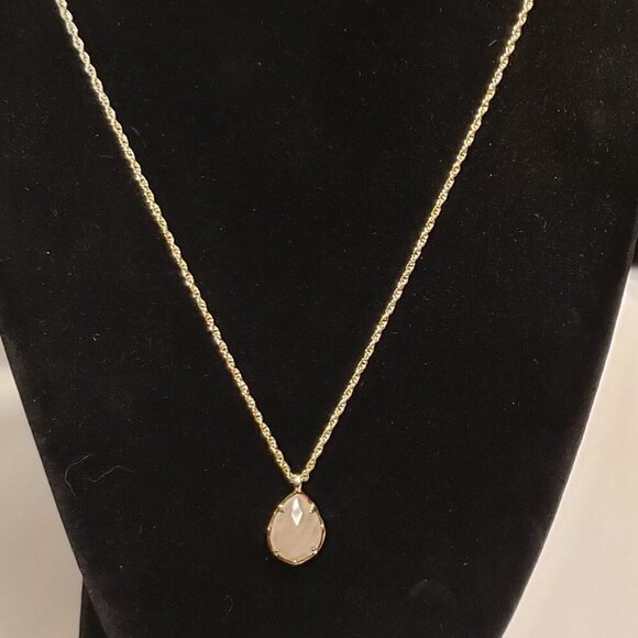 Kendra Scott Kiri Necklace Rose Pink Quartz Stone - Picture 2 of 5